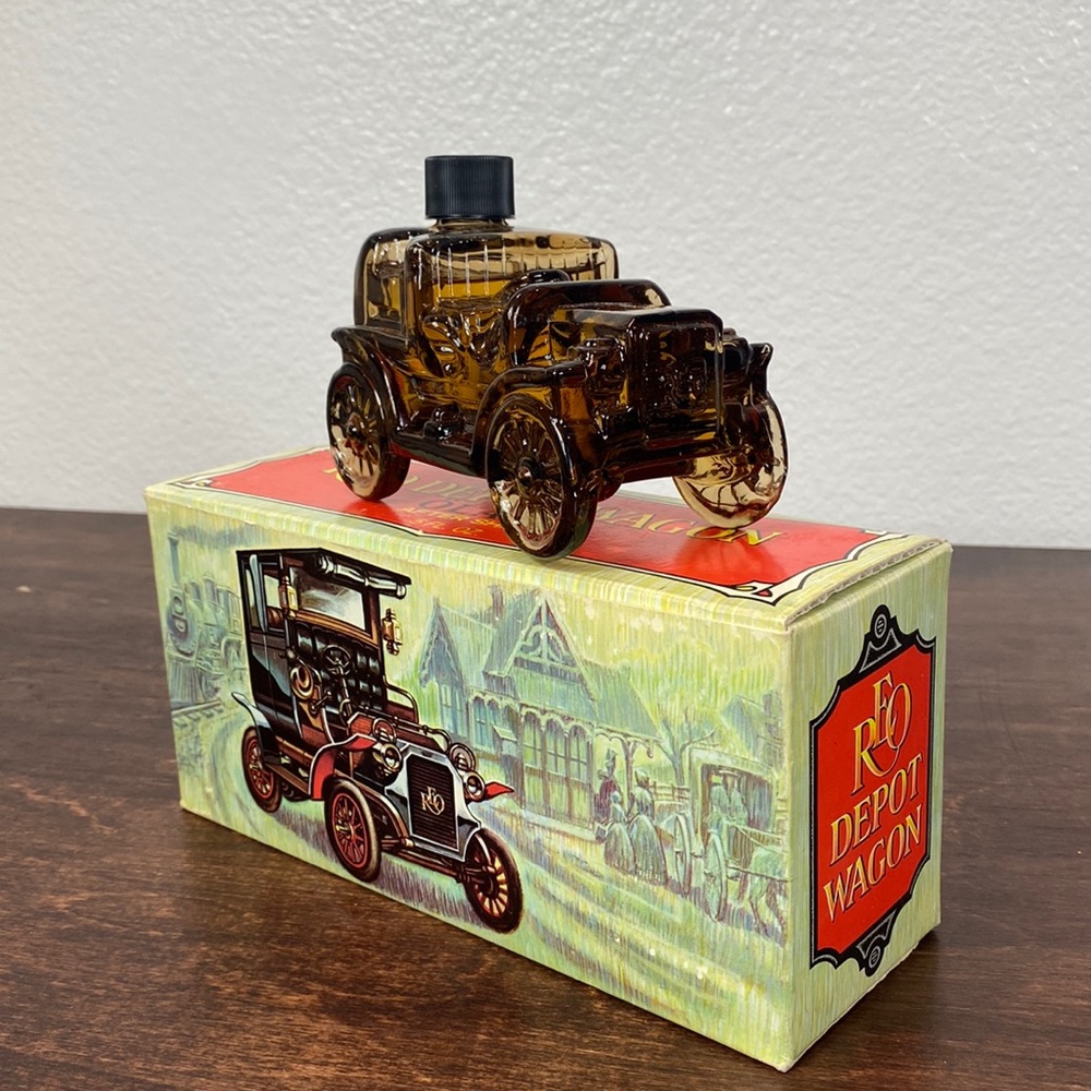 Vintage Avon 1906 Reo Depot Wagon Oland After Shave Tai Wind, Original Box
